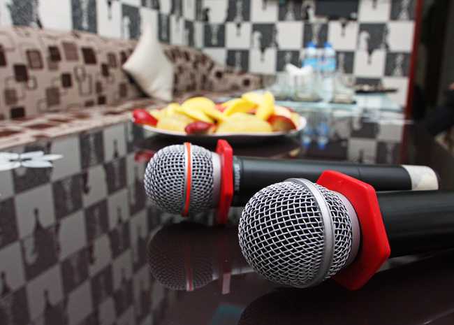 File:Cat Walk Bar & Karaoke17.jpg