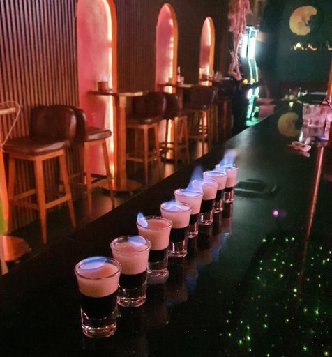 File:Moonlight Bar Saigon5.jpg