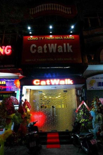File:Cat Walk Bar & Karaoke16.jpg