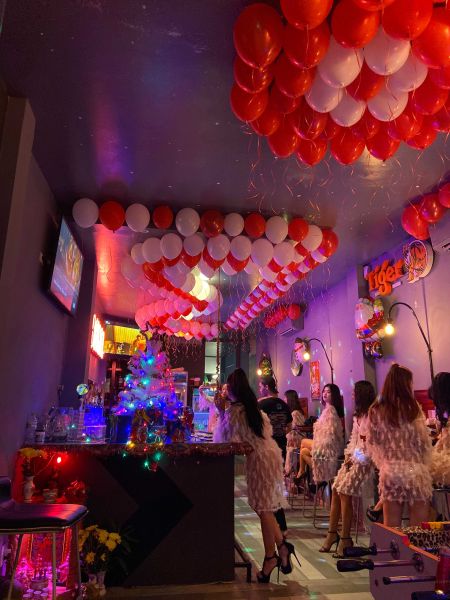 File:Tipsy Bar19.jpg