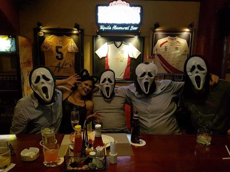 File:Bar 5 Saigon19.jpg