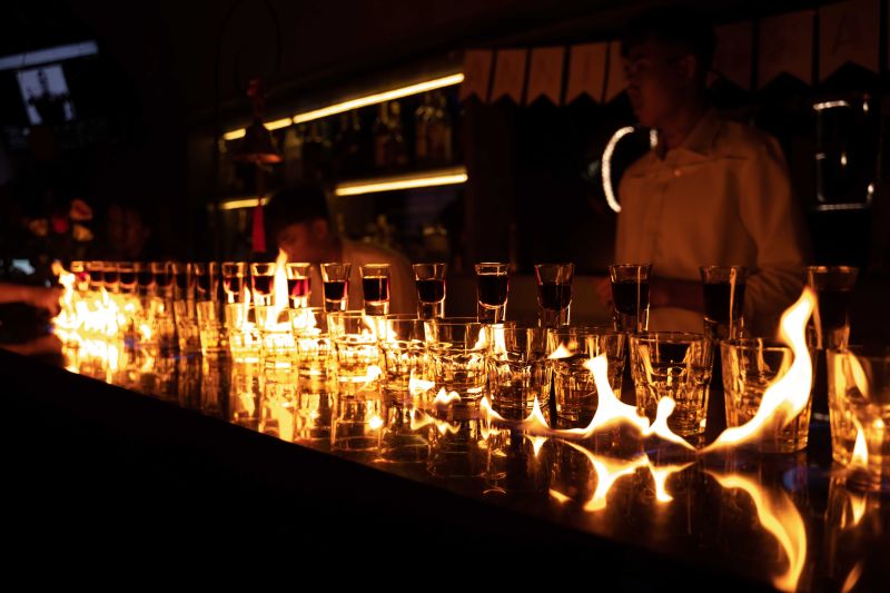 File:Cheers Bar SaiGon12.jpg