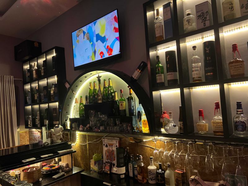 File:Mirai Lounge and Bar1.jpg