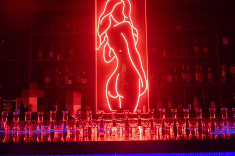 File:Maze Bar darts and pool4.jpg