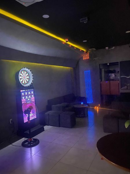 File:Blush Bar3.jpg