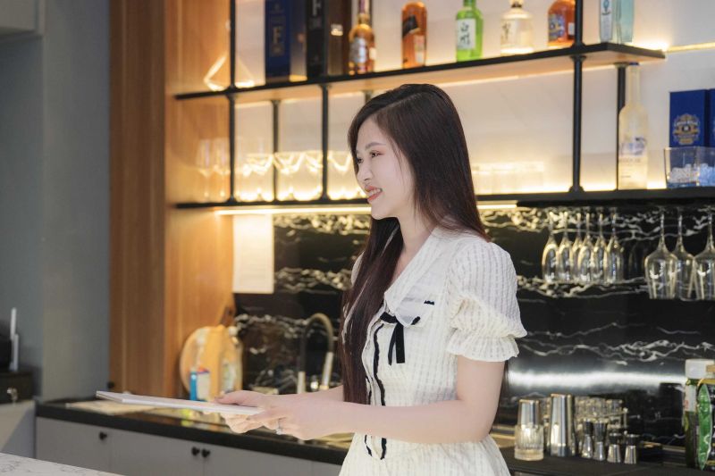 File:Mei Bar13.jpg