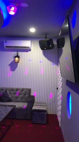File:Cat Walk Bar & Karaoke8.jpg