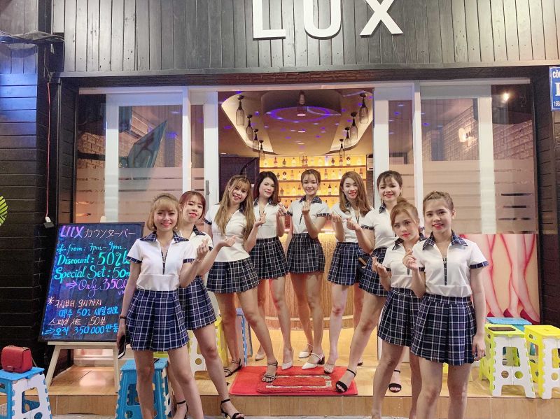 File:LUX Counter Bar & Karaoke18.jpg