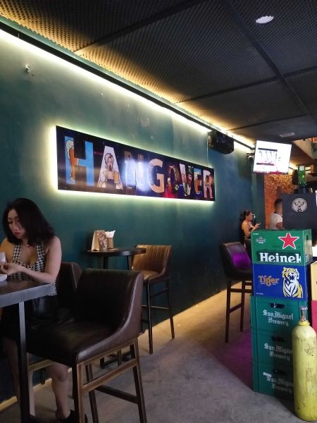 File:Hangover Bar15.jpg