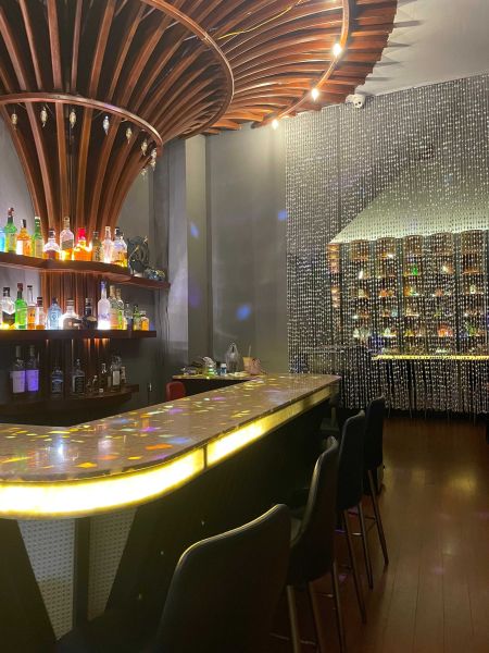 File:Elly BAR2.jpg