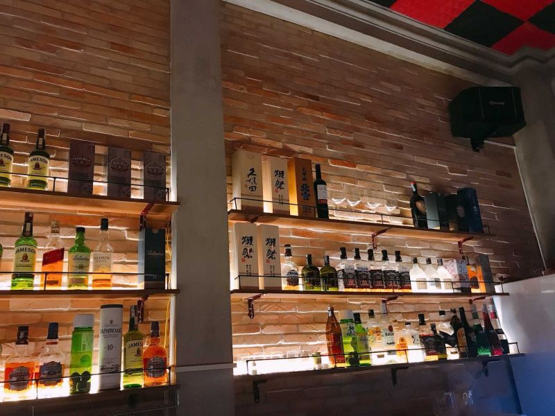 File:Hikari bar HCMC 星灯1.jpg