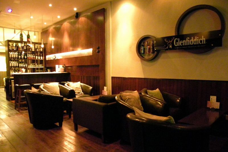 File:Cc-club-interior2.jpg