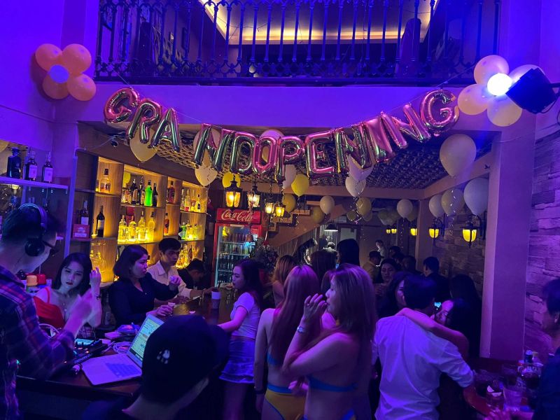 File:Utopia Bar Sài Gòn10.jpg