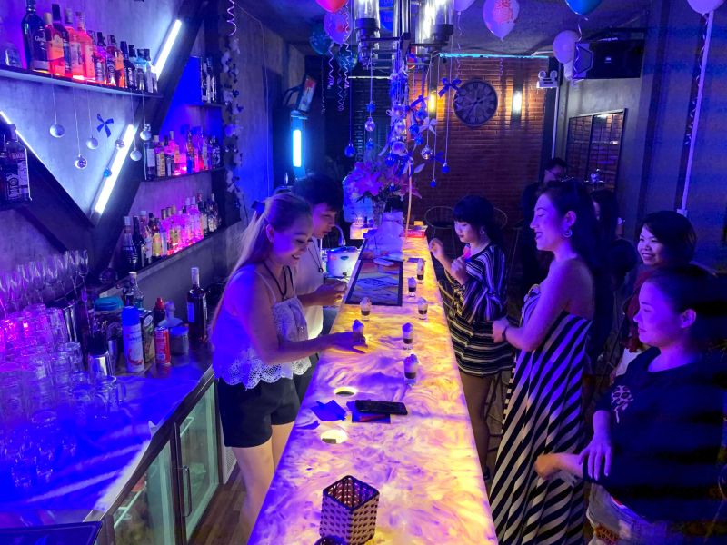File:LOCA LOCAL Bar & Grill1.jpg