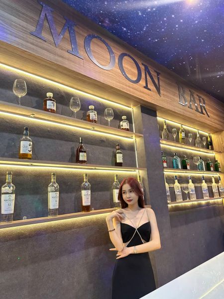 File:MOON BAR7.jpg
