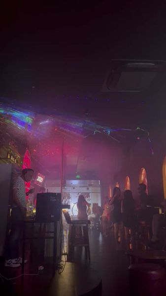 File:Moonlight Bar Saigon2.jpg