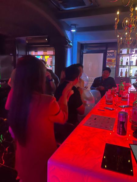 File:Mirage Bar in Saigon20.jpg