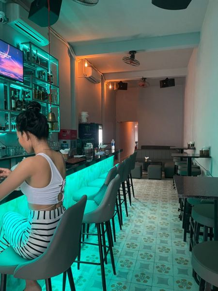 File:Swan Bar1.jpg