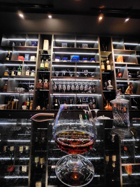 File:Katt Bar3.jpg