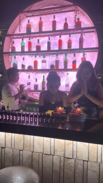 File:Moonlight Bar Saigon8.jpg