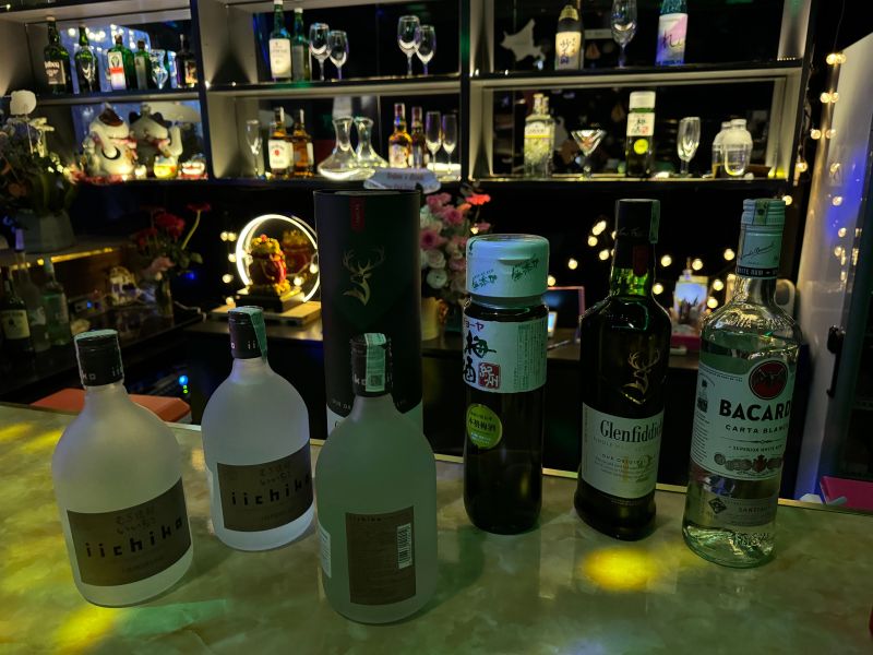 File:Nari bar interior7.jpg