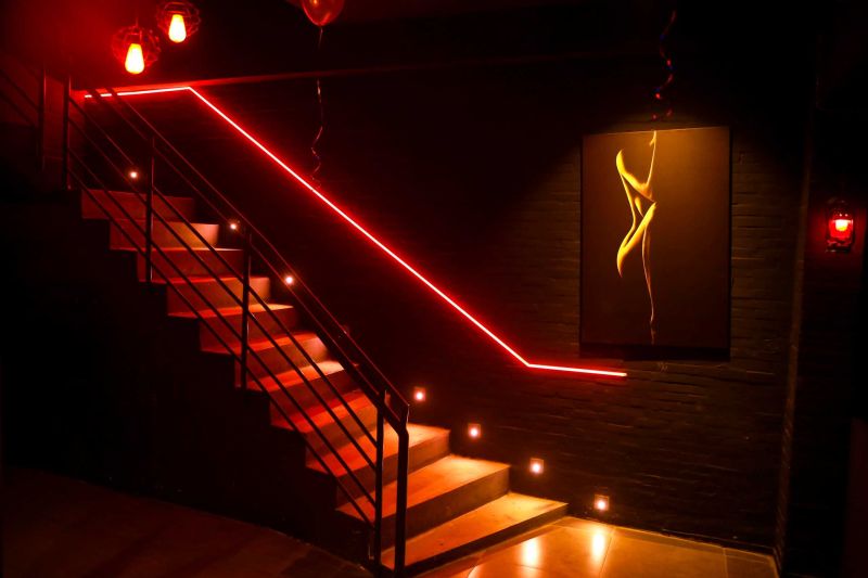 File:Maze Bar darts and pool9.jpg