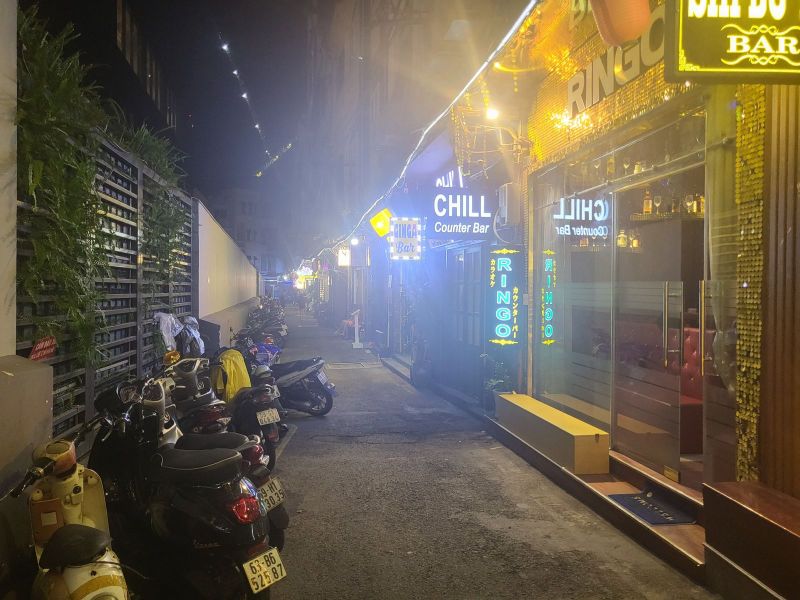 File:Sakura Bar - カウンターバー2.jpg