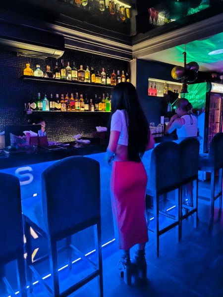 File:Sway Bar & Lounge1.jpg