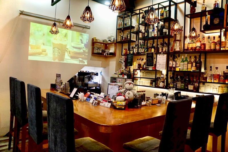 File:Rika's Bar & Coffee House1.jpg