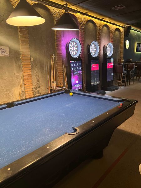 File:Hangover Bar8.jpg