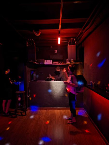 File:Bar Commune Saigon3.jpg