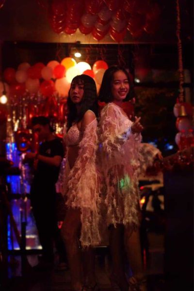 File:Tipsy Bar11.jpg