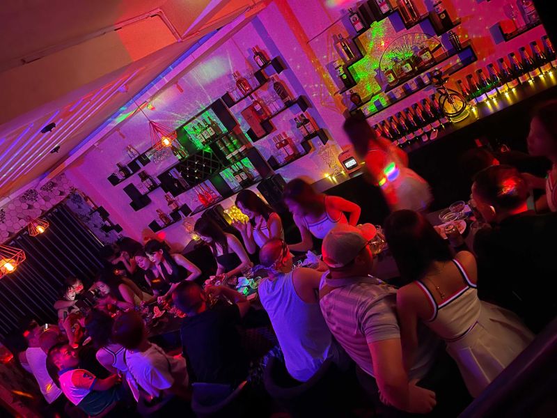 File:Miu Bar17.jpg