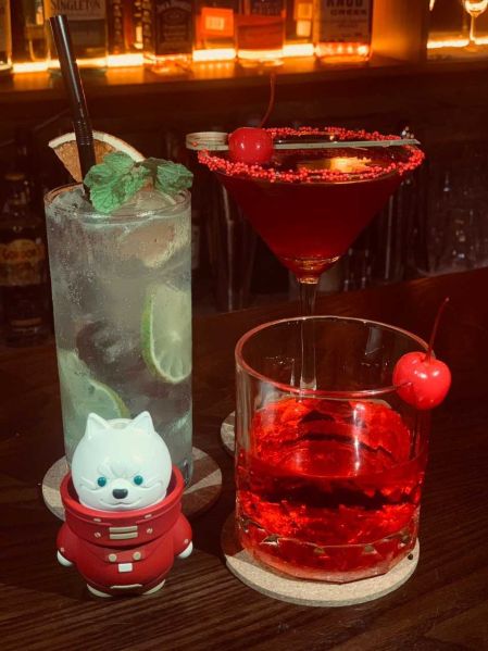 File:Utopia Bar Sài Gòn1.jpg