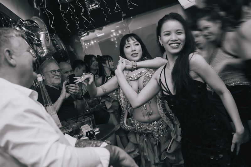 File:Cheers Bar SaiGon10.jpg