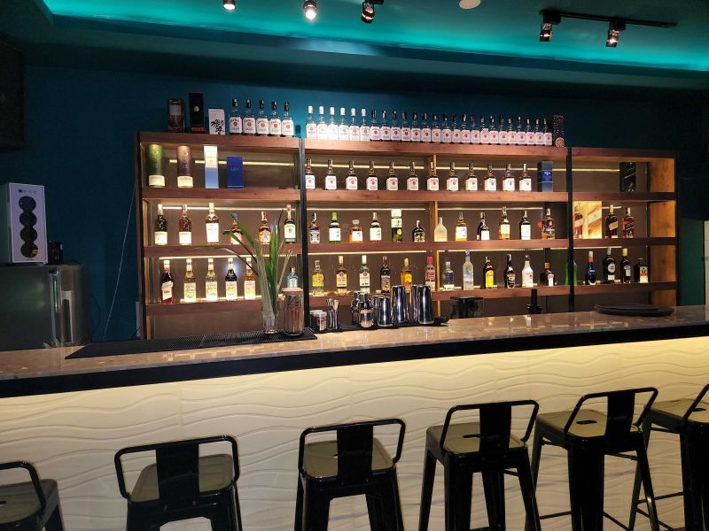 File:GA Whisky & Cocktails Bar1.jpg