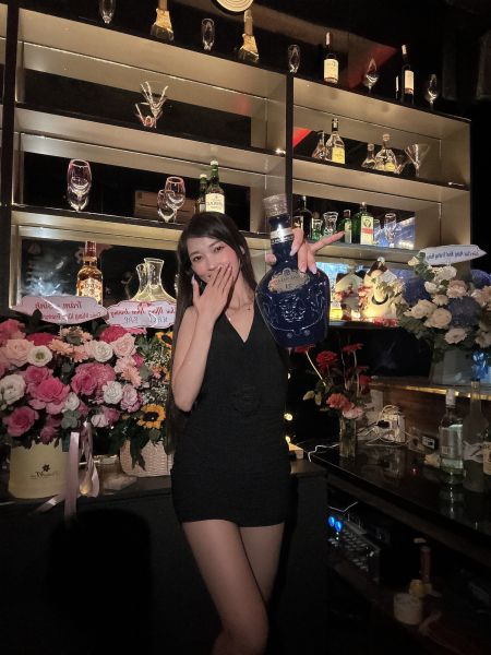 File:Nari bar girl33.jpg