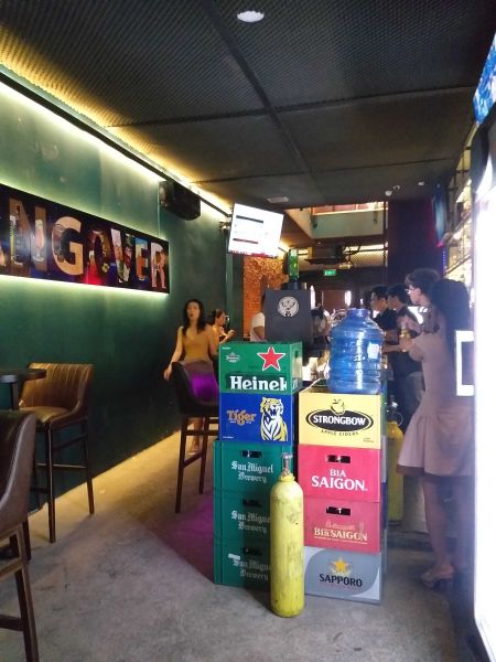 File:Hangover Bar3.jpg