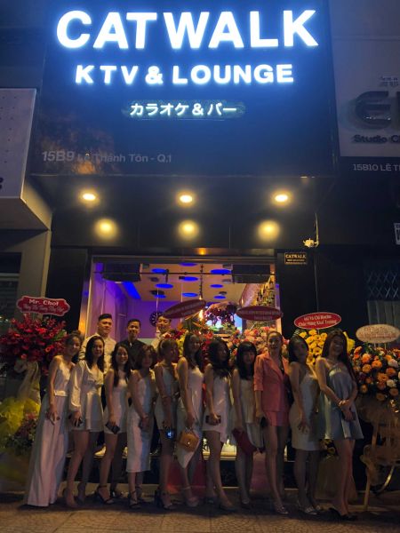 File:Cat Walk Bar & Karaoke9.jpg
