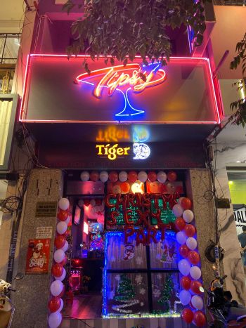Tipsy Bar1.jpg