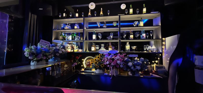File:Nari bar interior4.jpg