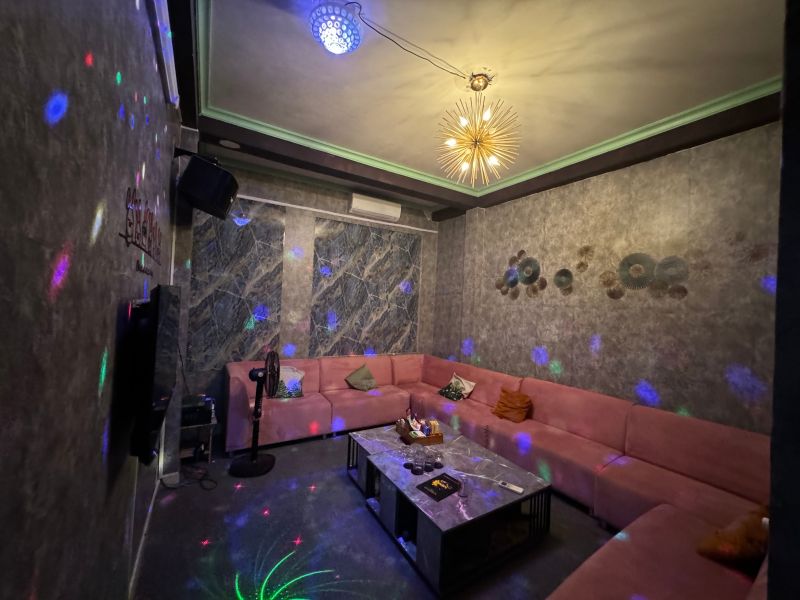 File:Nari bar karaoke room2.jpg