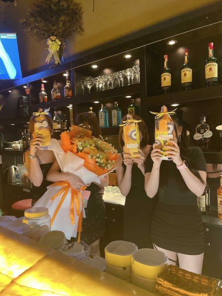 File:BAR KONPARU4.jpg
