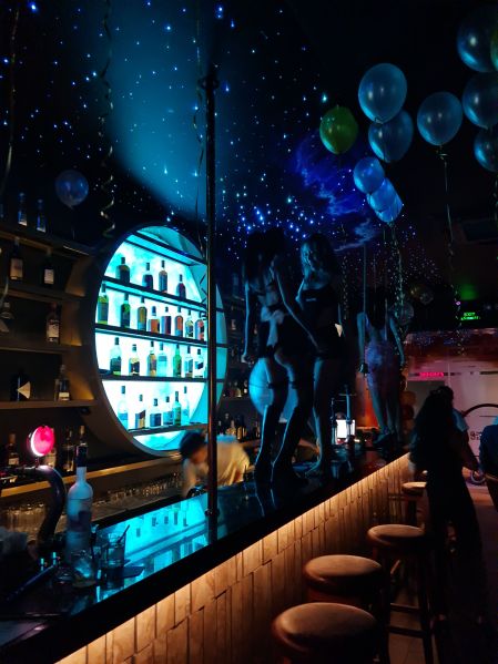 File:Moonlight Bar Saigon7.jpg