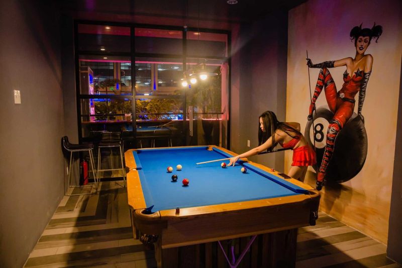File:Tipsy Bar20.jpg