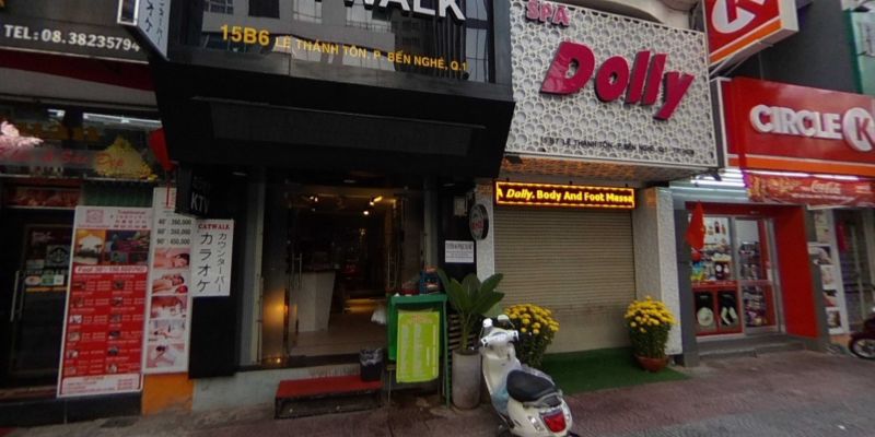 File:Cat Walk Bar & Karaoke18.jpg
