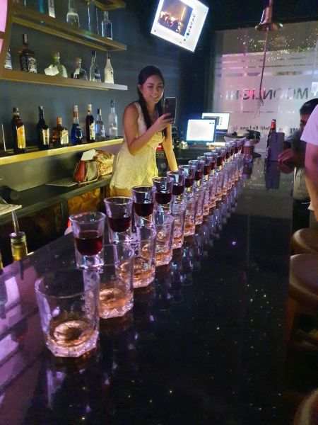 File:Moonlight Bar Saigon12.jpg