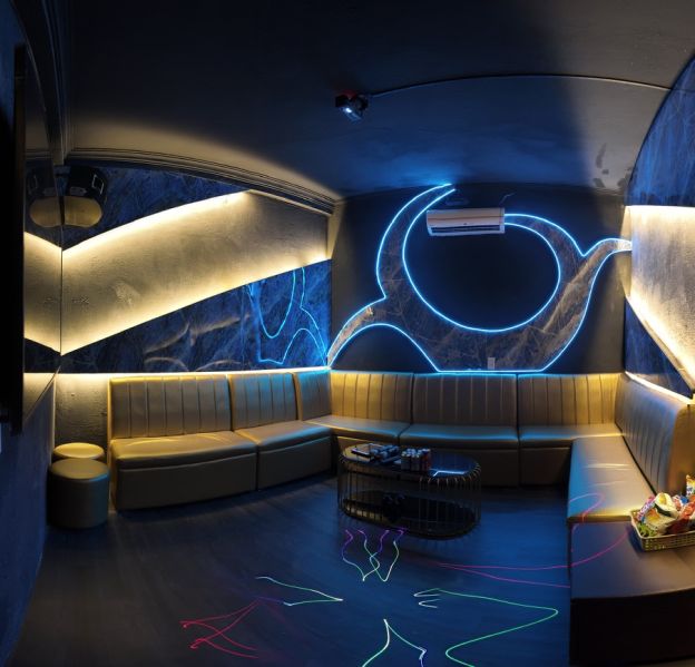 File:Karaoke Room 1.jpg