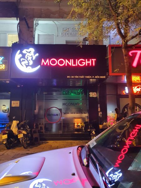File:Moonlight Bar Saigon1.jpg