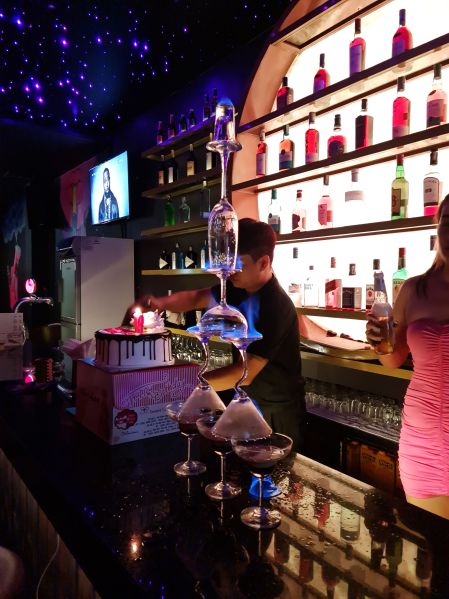 File:Moonlight Bar Saigon9.jpg